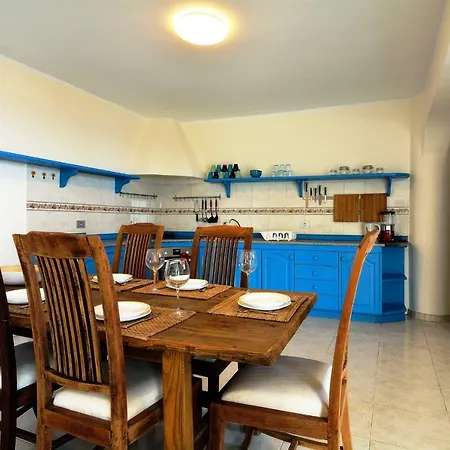 Willa Hannah - Stunning Sea Views - Roof Terrace Costa Teguise